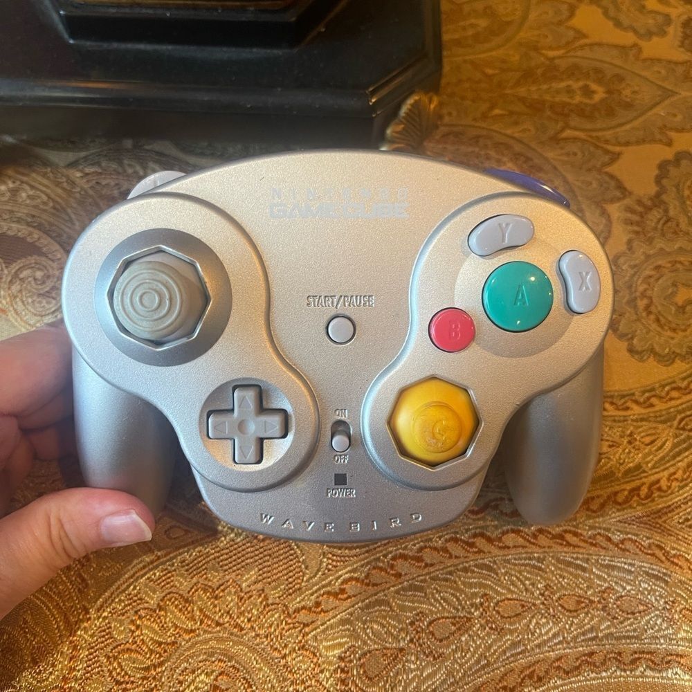 Silver Gray Gamecube Controller - Picture 6 of 8